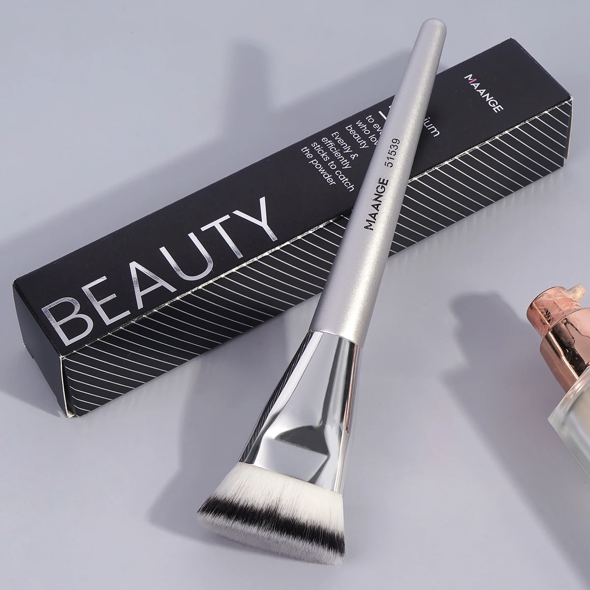 MAANGE Single Flat Round Tube Flat Head Foundation Brush With Box Powder Blush Concealer Makeup Brush Skin-friendly Makeup Tool - Image 10